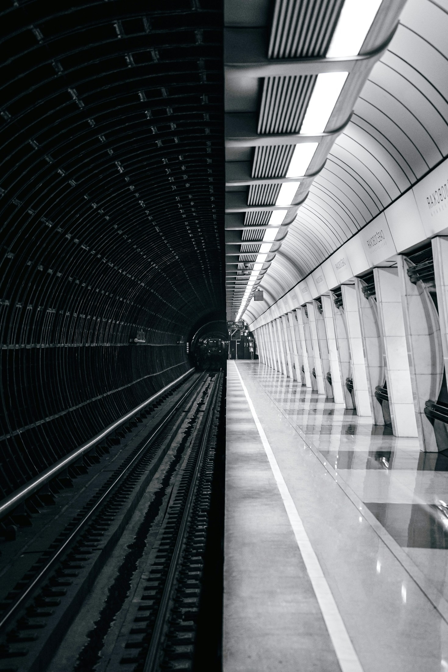 Il Fascino della Fotografia Minimalista di Strada
